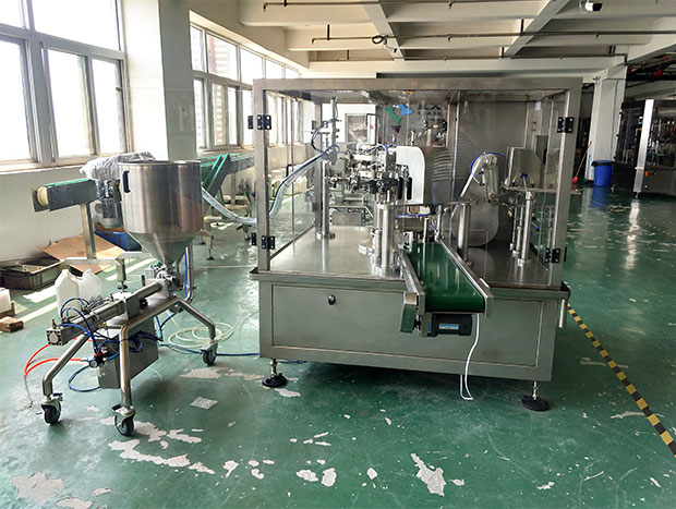 全自動(dòng)調(diào)味醬料包裝機(jī)械生產(chǎn)廠家車間設(shè)備展示